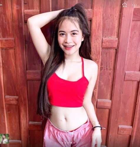 Pretty thai girl take off clothes